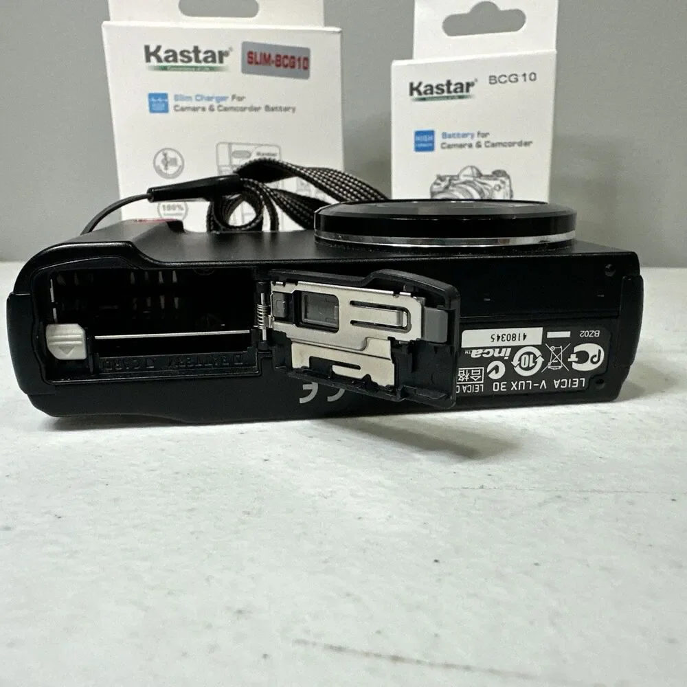 Leica V-Lux 30 14.1MP Compact Digital Camera Used With Battery And Charger